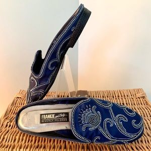 NWOT BEVERLY FELDMAN Navy Blue Flower Beaded Mules